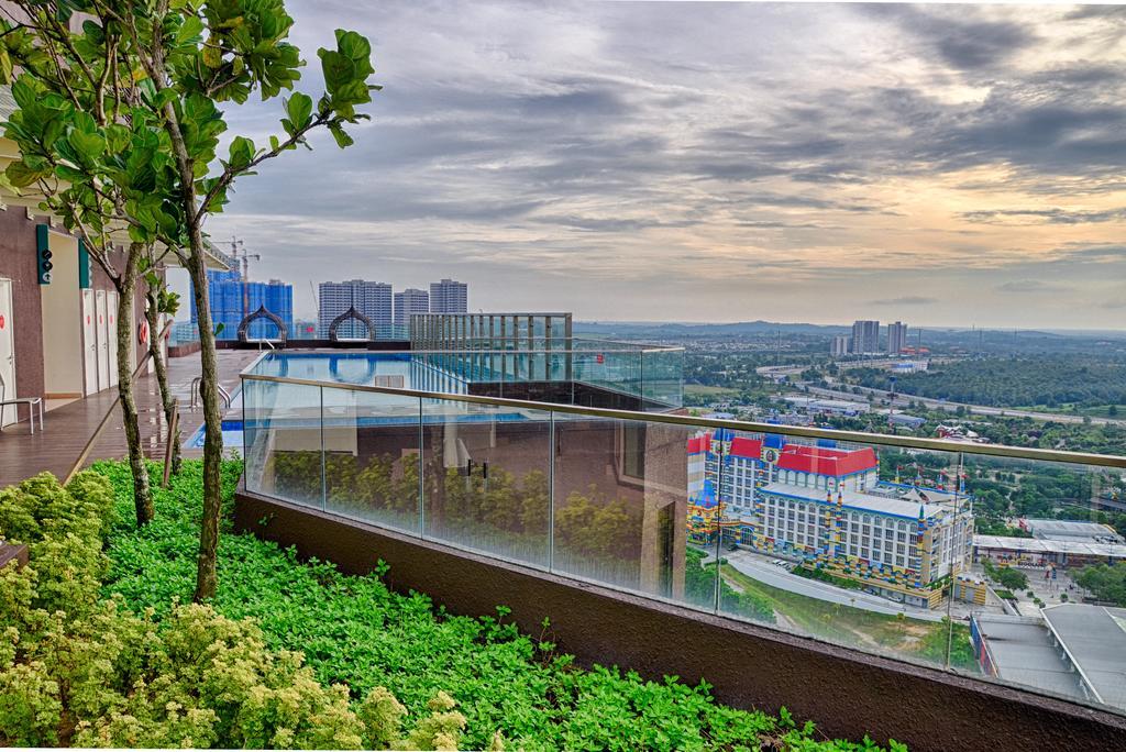 โฮลี อฟินิตี ธีม สวีท Apartment นุสาจายา ภายนอก รูปภาพ